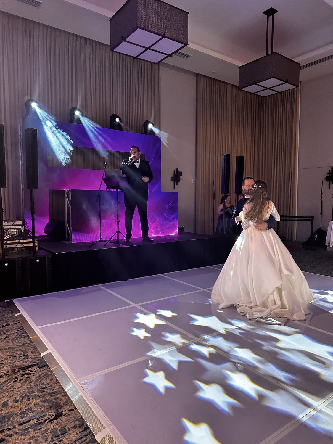 Wedding first dance with live singer and purple LED stage